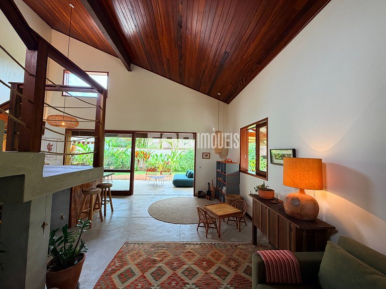 Casa com 4 dormitórios, a 180m da praia