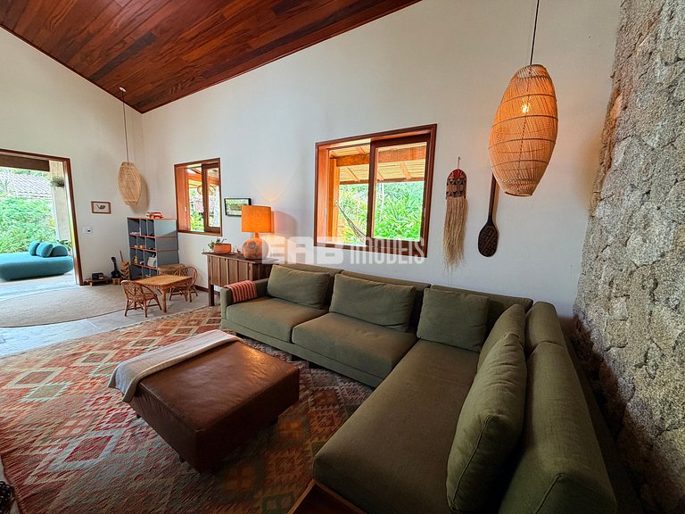 Casa com 4 dormitórios, a 180m da praia