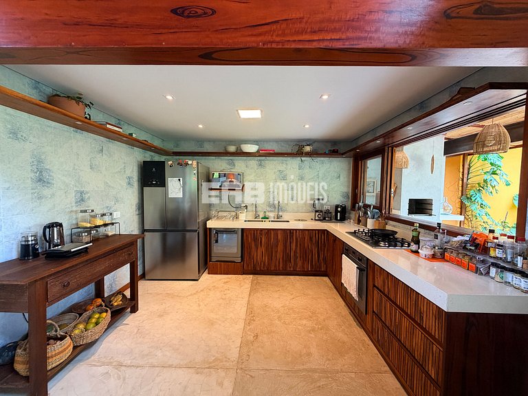 Casa com 4 dormitórios, a 180m da praia