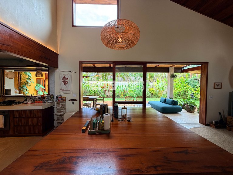 Casa com 4 dormitórios, a 180m da praia