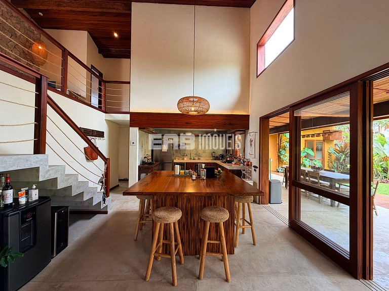 Casa com 4 dormitórios, a 180m da praia