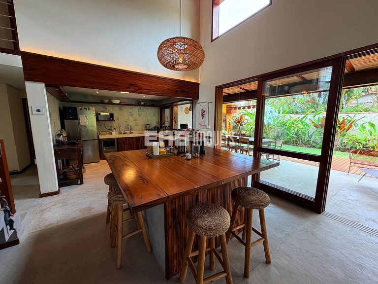 Casa com 4 dormitórios, a 180m da praia