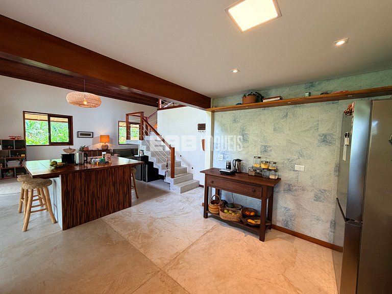 Casa com 4 dormitórios, a 180m da praia