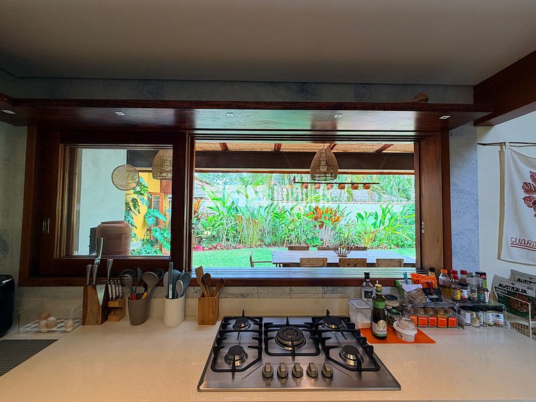 Casa com 4 dormitórios, a 180m da praia