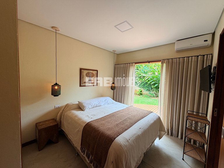 Casa com 4 dormitórios, a 180m da praia