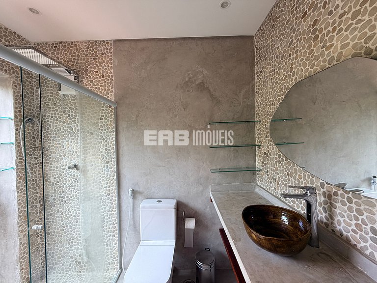 Casa com 4 dormitórios, a 180m da praia