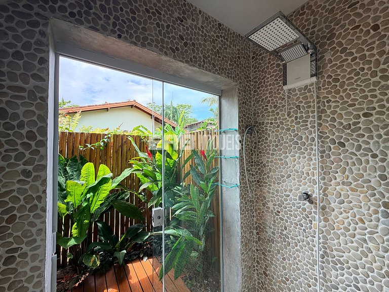 Casa com 4 dormitórios, a 180m da praia