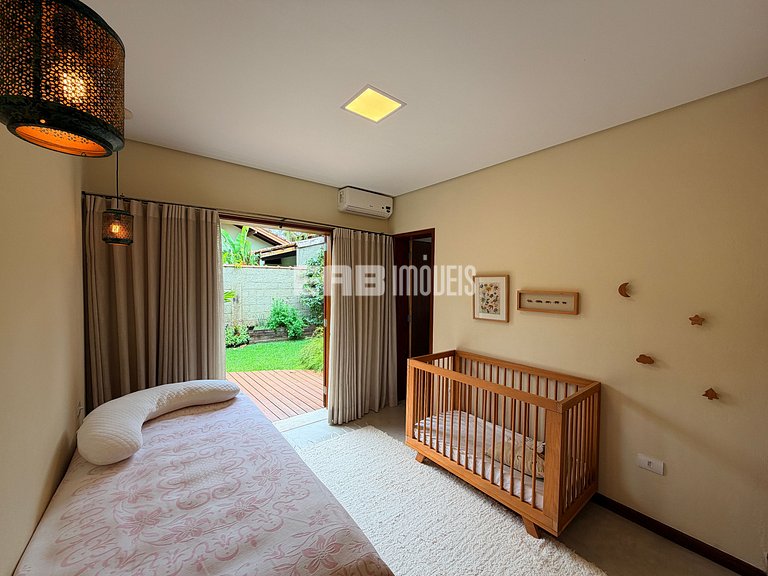 Casa com 4 dormitórios, a 180m da praia