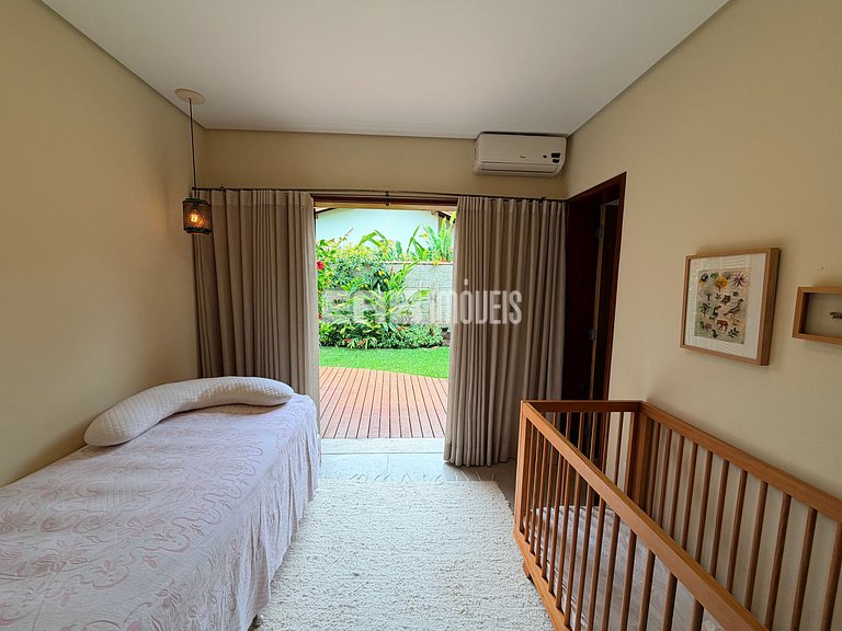 Casa com 4 dormitórios, a 180m da praia