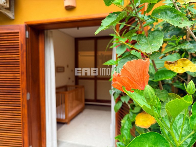 Casa com 4 dormitórios, a 180m da praia