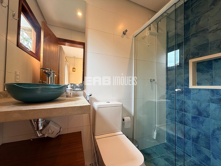 Casa com 4 dormitórios, a 180m da praia