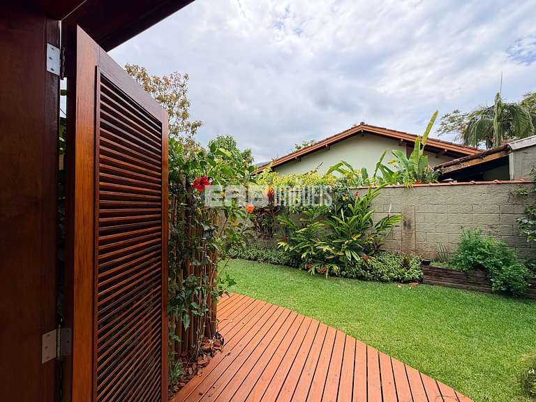 Casa com 4 dormitórios, a 180m da praia