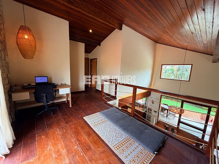 Casa com 4 dormitórios, a 180m da praia