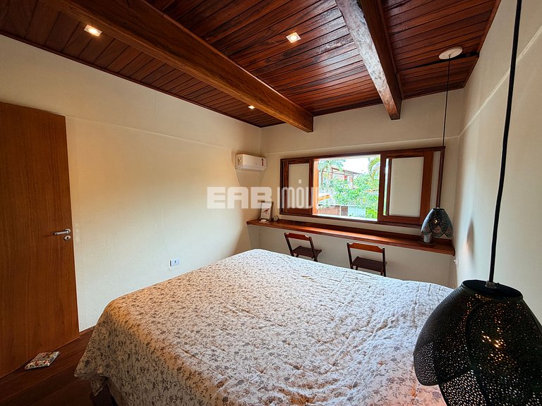 Casa com 4 dormitórios, a 180m da praia