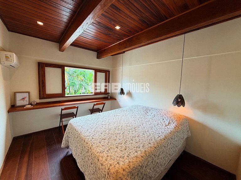 Casa com 4 dormitórios, a 180m da praia