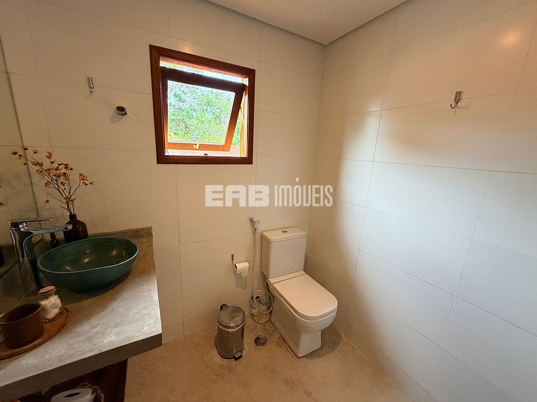 Casa com 4 dormitórios, a 180m da praia