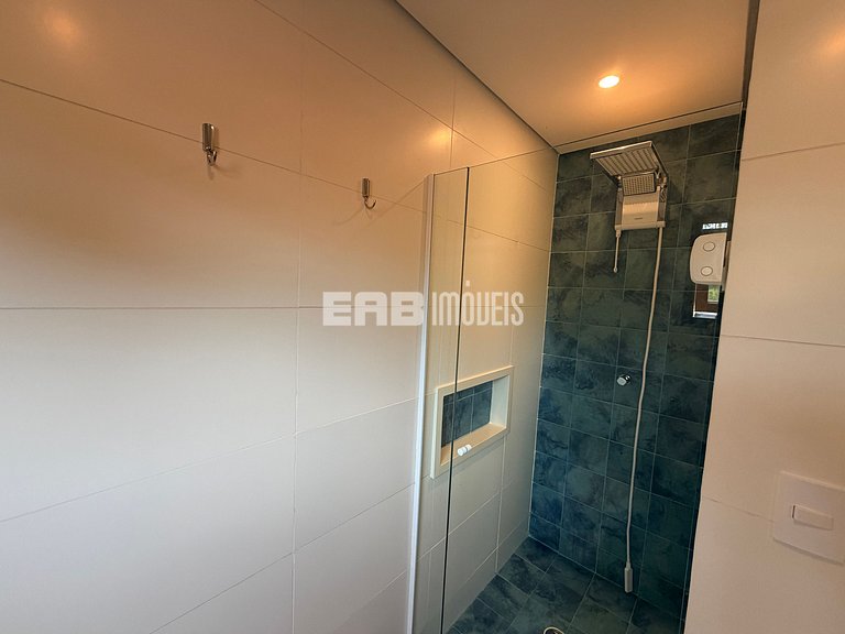 Casa com 4 dormitórios, a 180m da praia