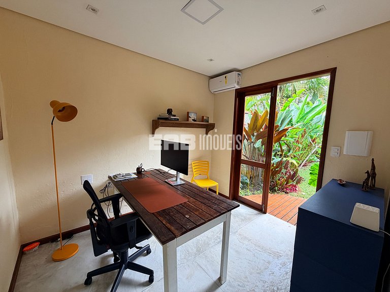 Casa com 4 dormitórios, a 180m da praia