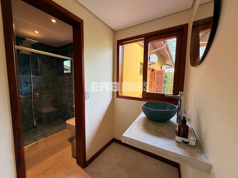 Casa com 4 dormitórios, a 180m da praia