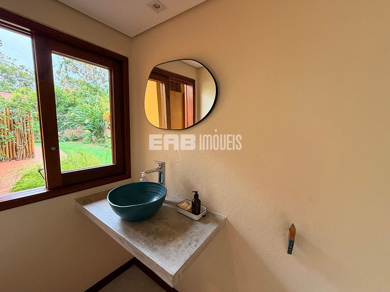 Casa com 4 dormitórios, a 180m da praia