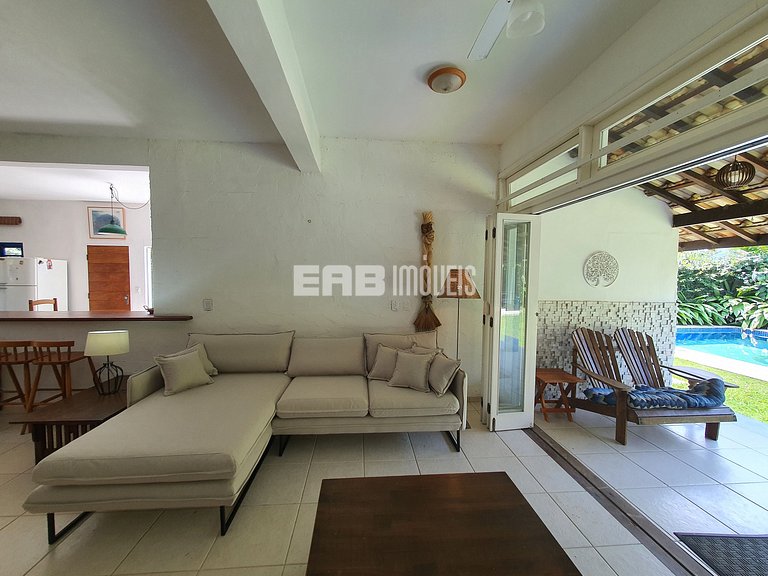 Casa com piscina, para 9 pessoas, a apenas 180m da praia