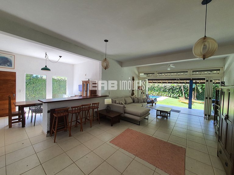 Casa com piscina, para 9 pessoas, a apenas 180m da praia