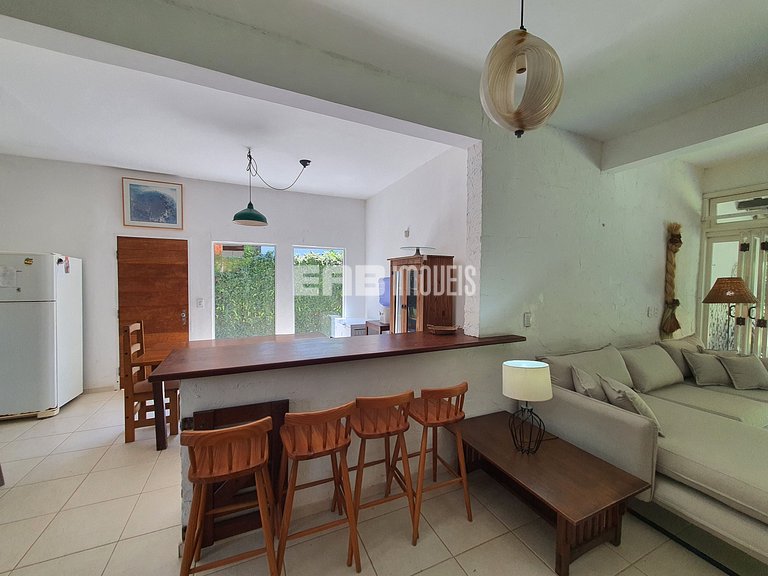 Casa com piscina, para 9 pessoas, a apenas 180m da praia