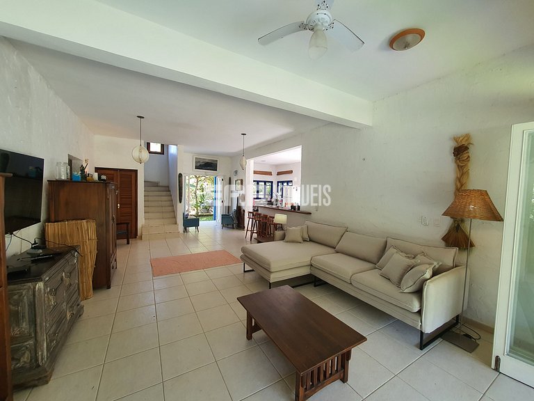 Casa com piscina, para 9 pessoas, a apenas 180m da praia