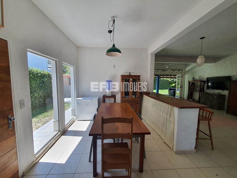 Casa com piscina, para 9 pessoas, a apenas 180m da praia