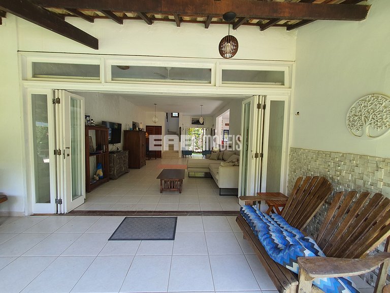 Casa com piscina, para 9 pessoas, a apenas 180m da praia