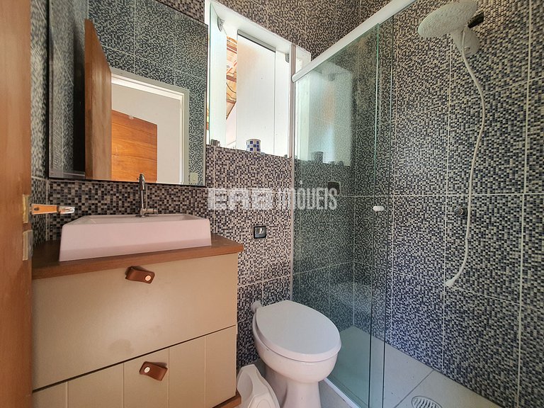 Casa com piscina, para 9 pessoas, a apenas 180m da praia