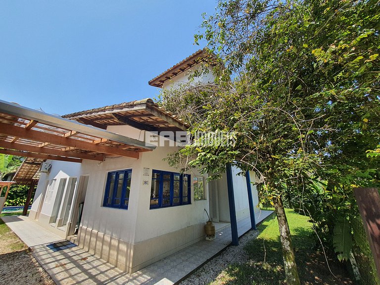 Casa com piscina, para 9 pessoas, a apenas 180m da praia