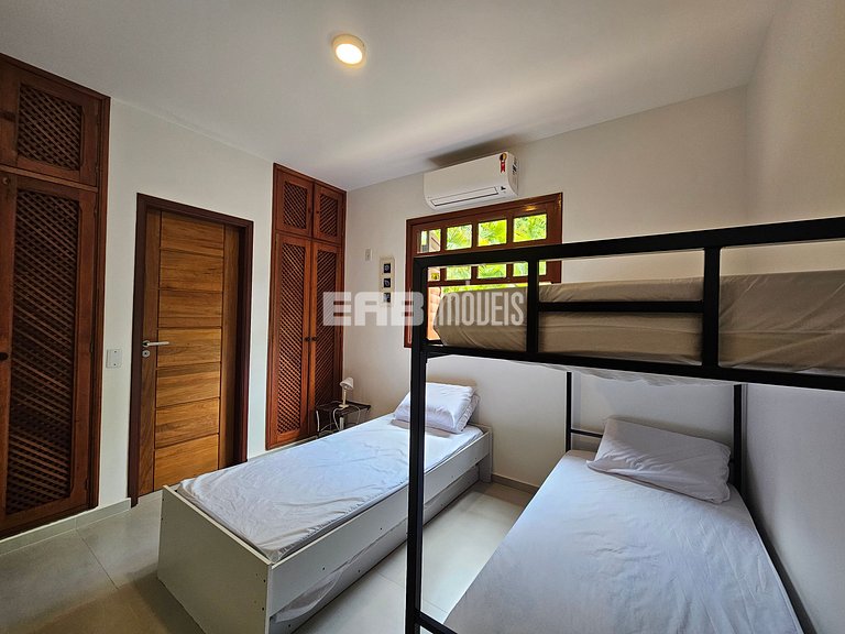 Casa com 4 dormitórios, piscina, churrasqueira e campinho de