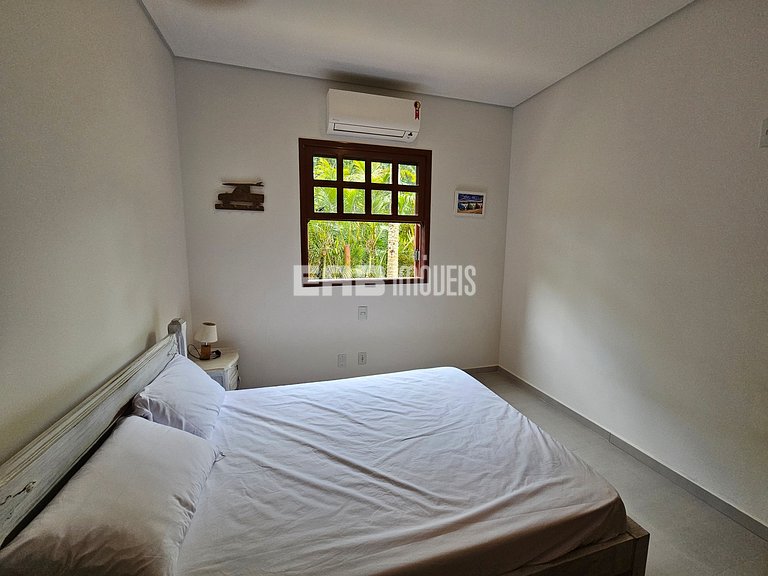 Casa com 4 dormitórios, piscina, churrasqueira e campinho de