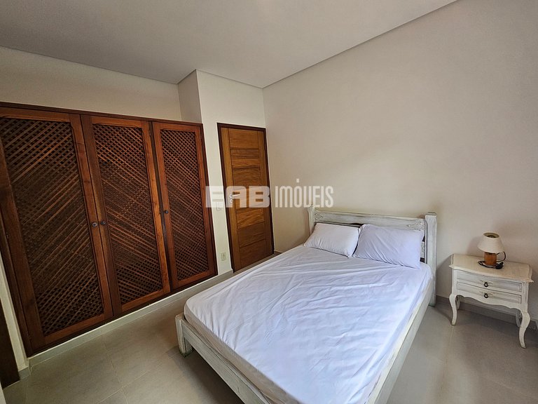 Casa com 4 dormitórios, piscina, churrasqueira e campinho de