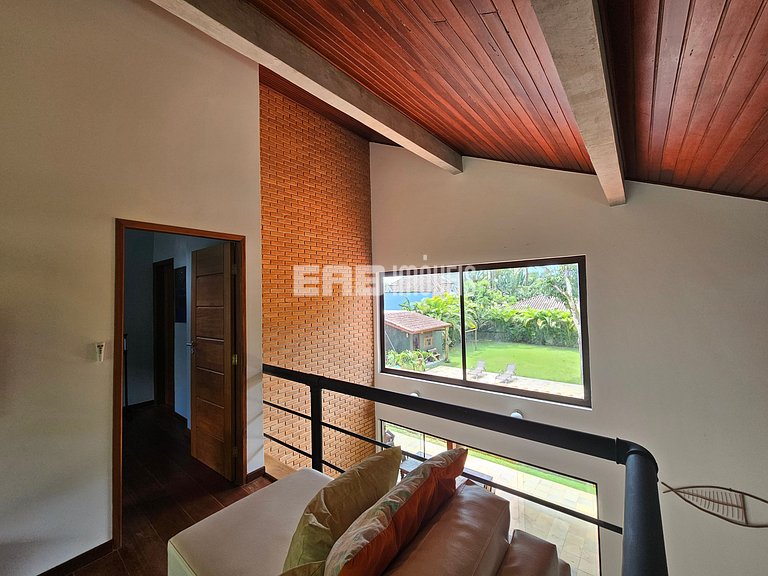 Casa com 4 dormitórios, piscina, churrasqueira e campinho de