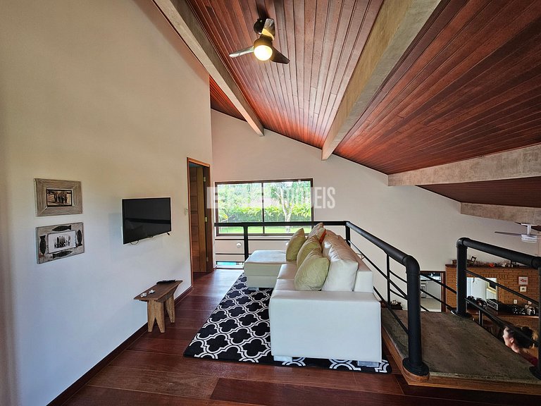 Casa com 4 dormitórios, piscina, churrasqueira e campinho de