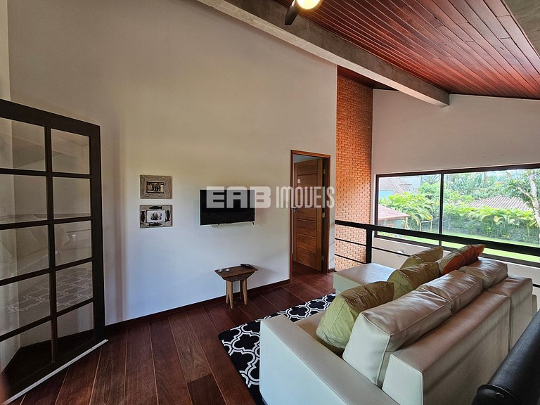 Casa com 4 dormitórios, piscina, churrasqueira e campinho de