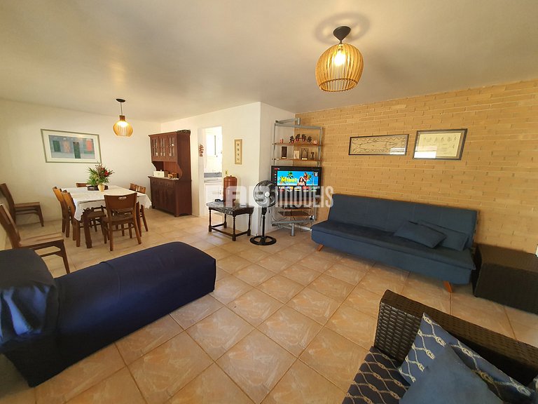 Casa com piscina e churrasqueira