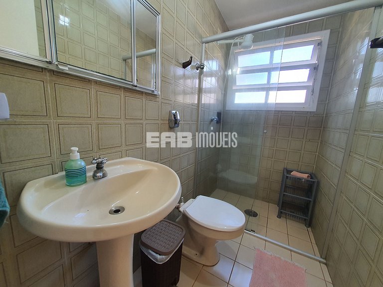 Casa com piscina e churrasqueira