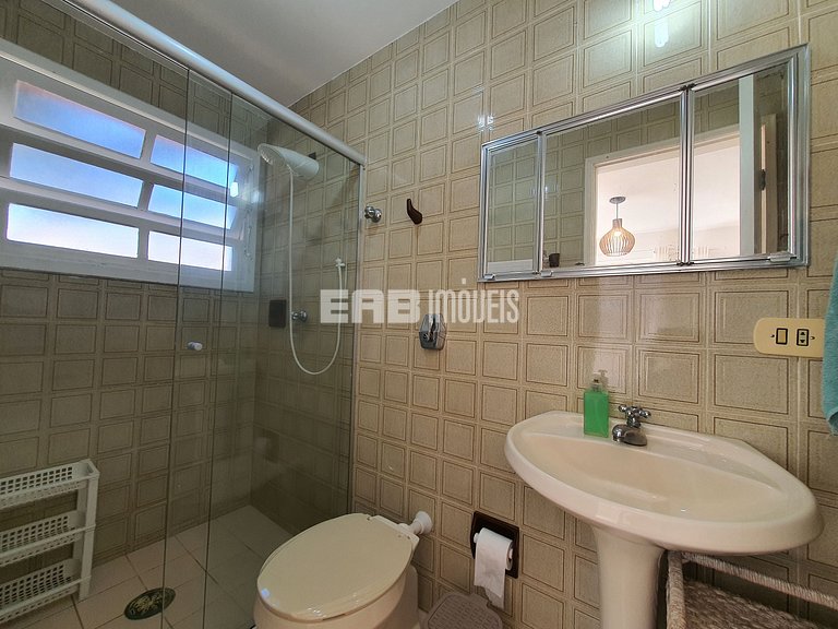 Casa com piscina e churrasqueira