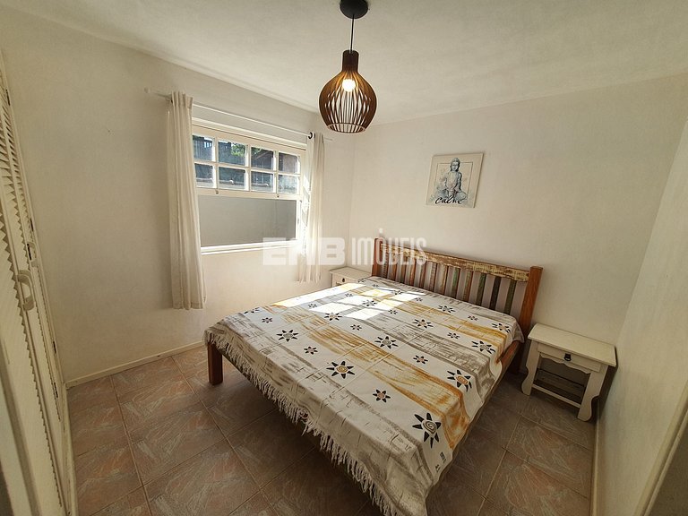 Casa com piscina e churrasqueira