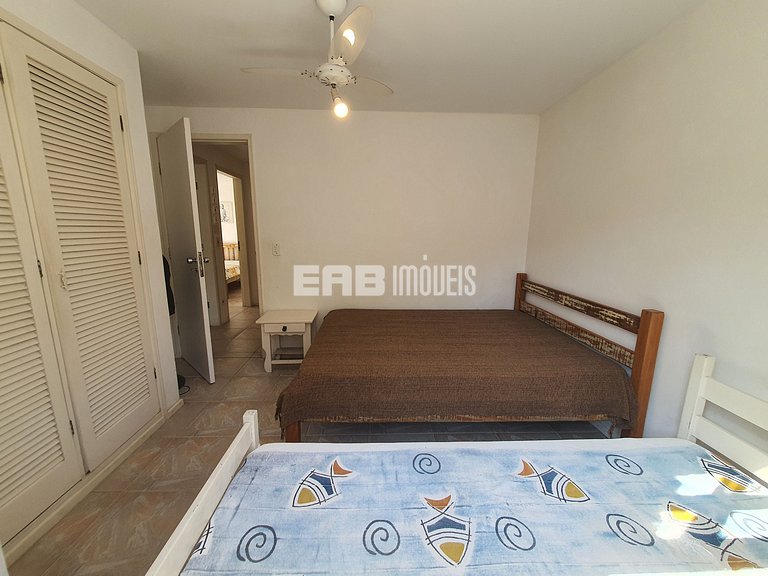 Casa com piscina e churrasqueira