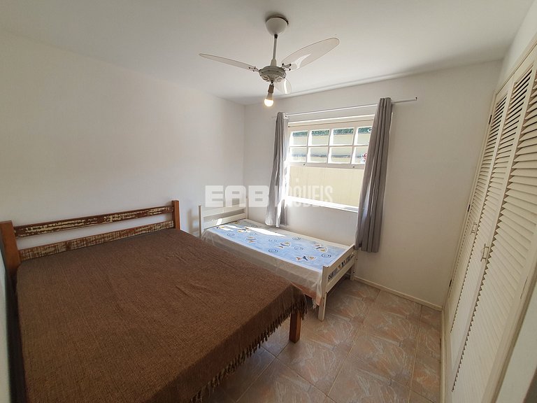 Casa com piscina e churrasqueira