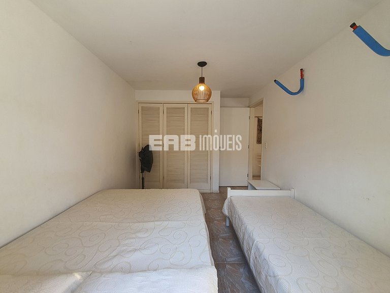 Casa com piscina e churrasqueira