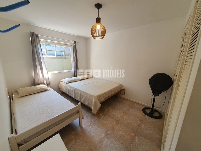 Casa com piscina e churrasqueira