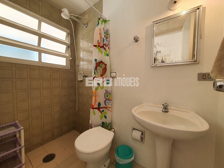 Casa com piscina e churrasqueira