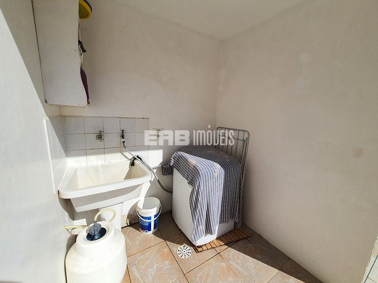 Casa com piscina e churrasqueira