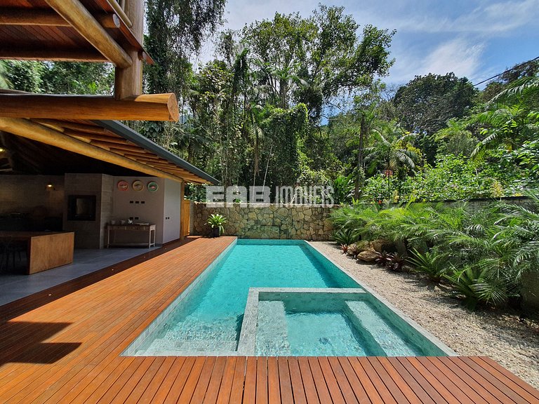 Alto padrão na praia do Félix