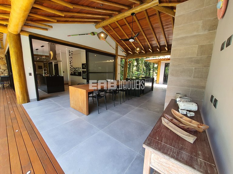 Alto padrão na praia do Félix